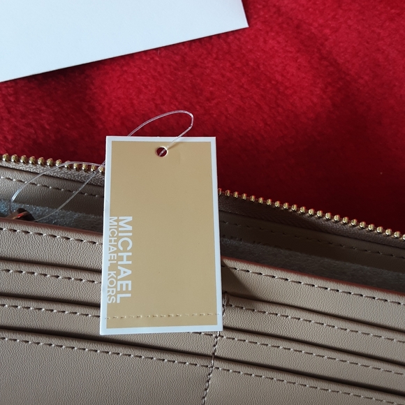 NWT Michael Kors Wallet With Gift Box - Picture 8 of 11